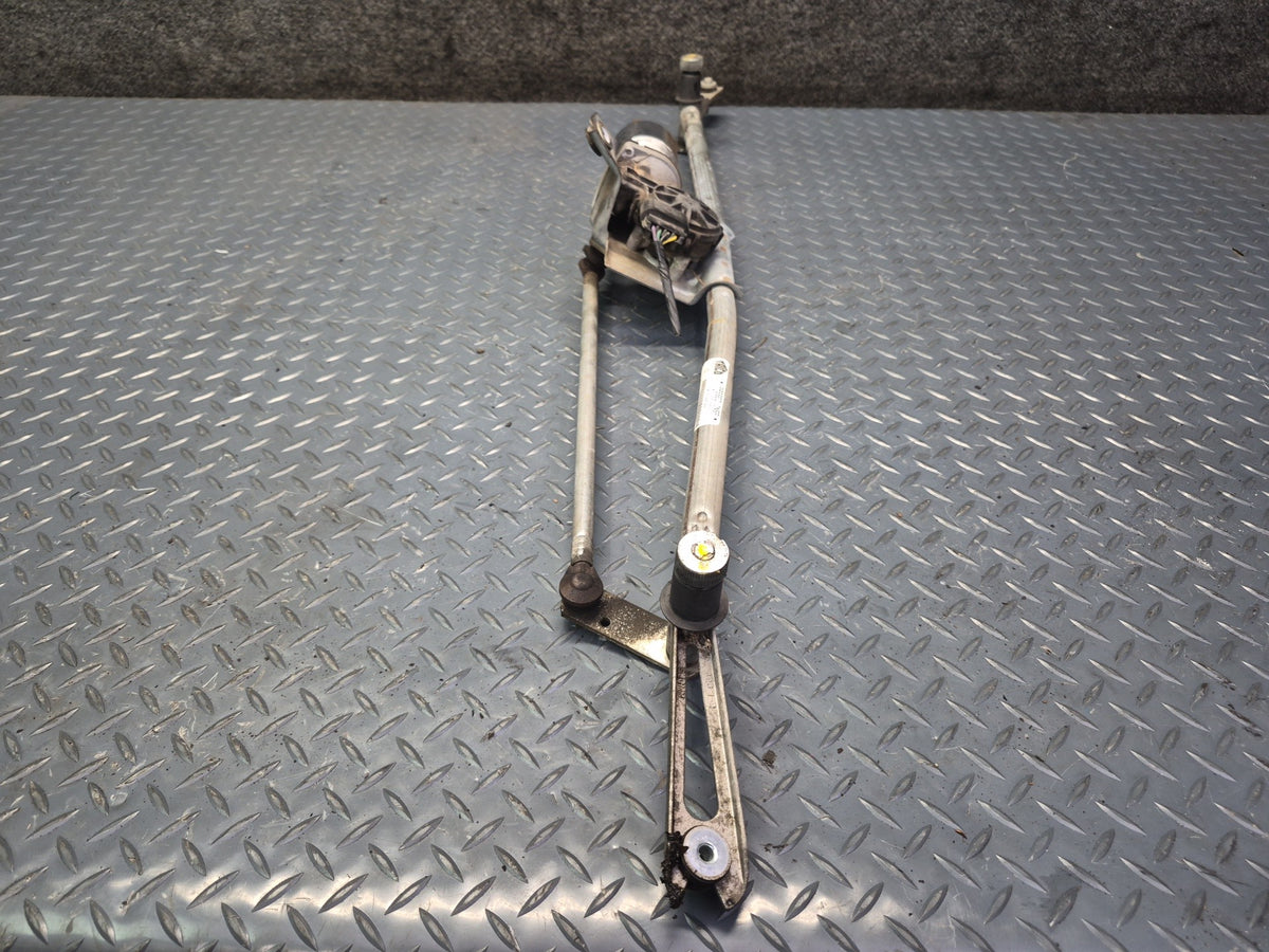 2008-2009 Hummer H2 Front Windshield Wiper Transmission Linkage W/ Motor
