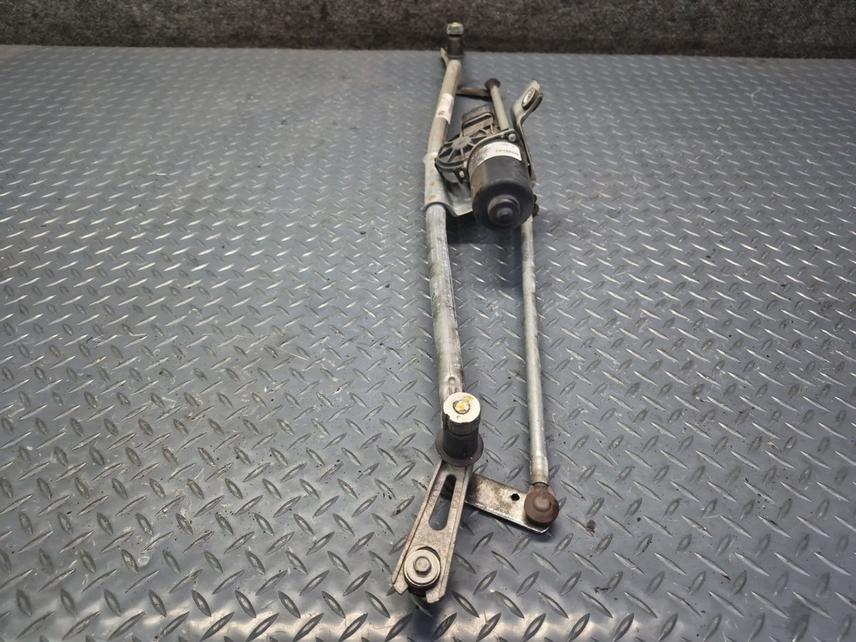 2008-2009 Hummer H2 Front Windshield Wiper Transmission Linkage W/ Motor