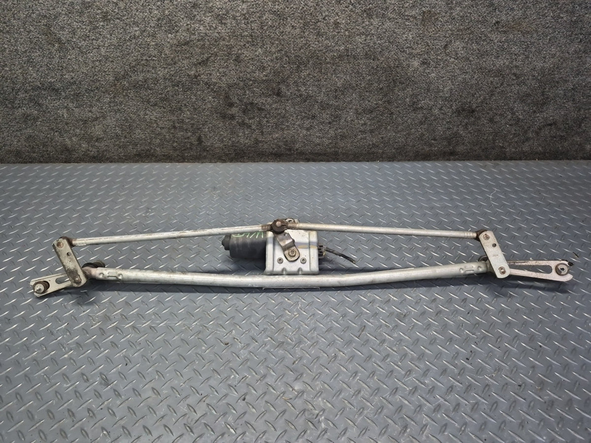2008-2009 Hummer H2 Front Windshield Wiper Transmission Linkage W/ Motor