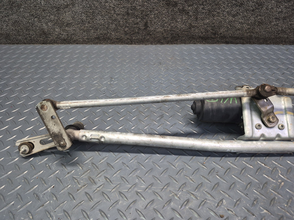 2008-2009 Hummer H2 Front Windshield Wiper Transmission Linkage W/ Motor