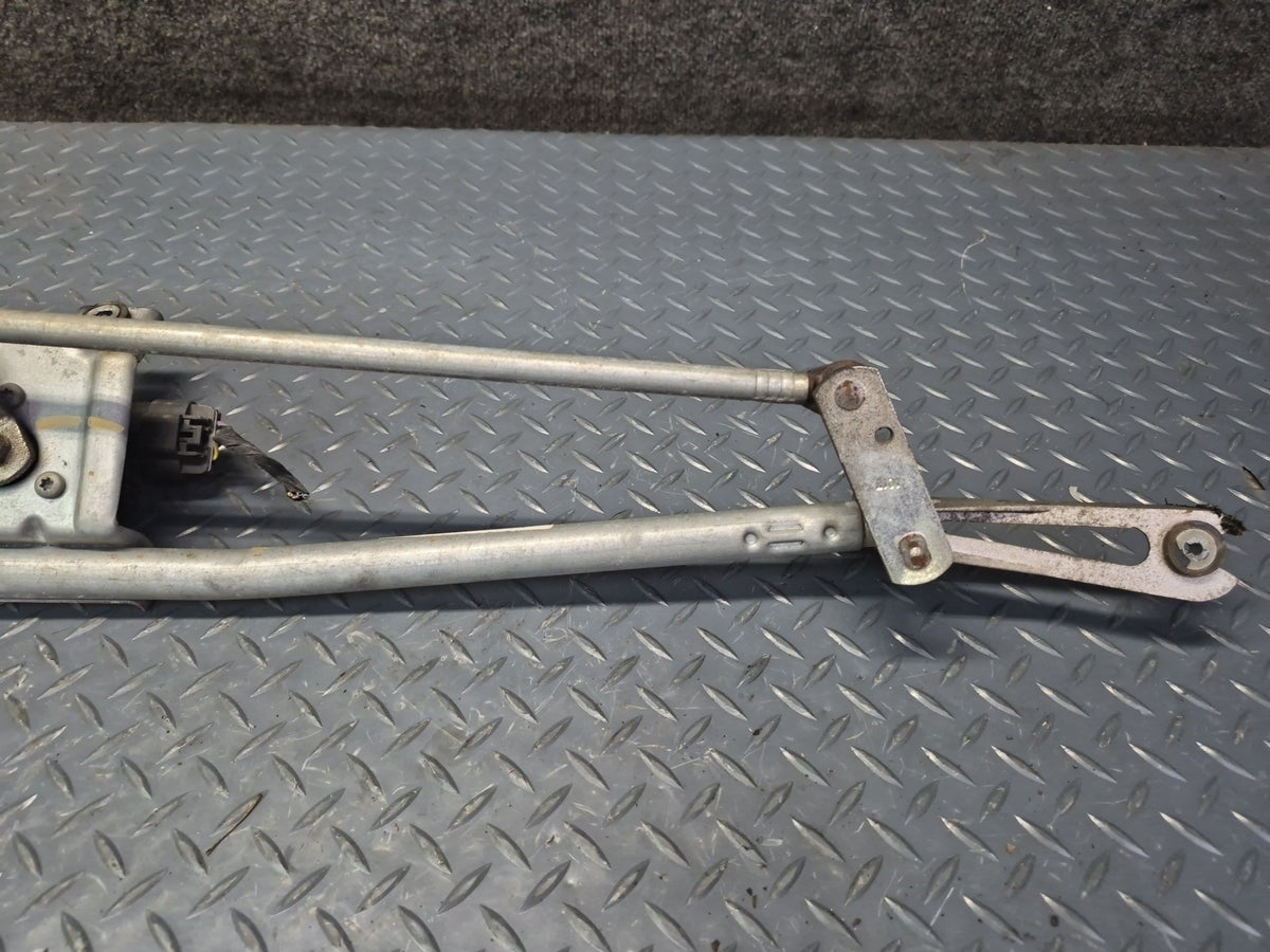 2008-2009 Hummer H2 Front Windshield Wiper Transmission Linkage W/ Motor