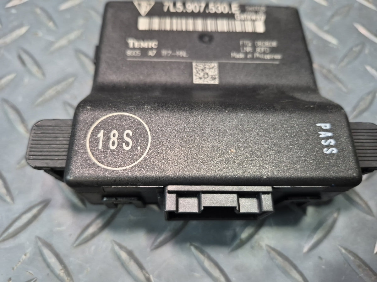 2008-2010 Porsche Cayenne 957 Central Gateway Computer Control Module 7L5907530E