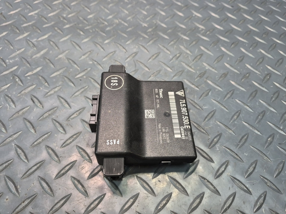 2008-2010 Porsche Cayenne 957 Central Gateway Computer Control Module 7L5907530E