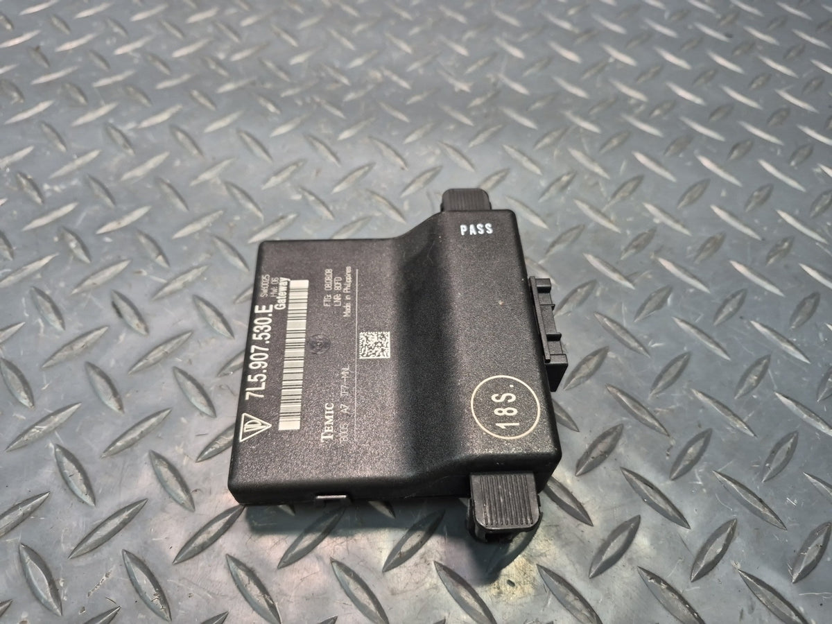 2008-2010 Porsche Cayenne 957 Central Gateway Computer Control Module 7L5907530E