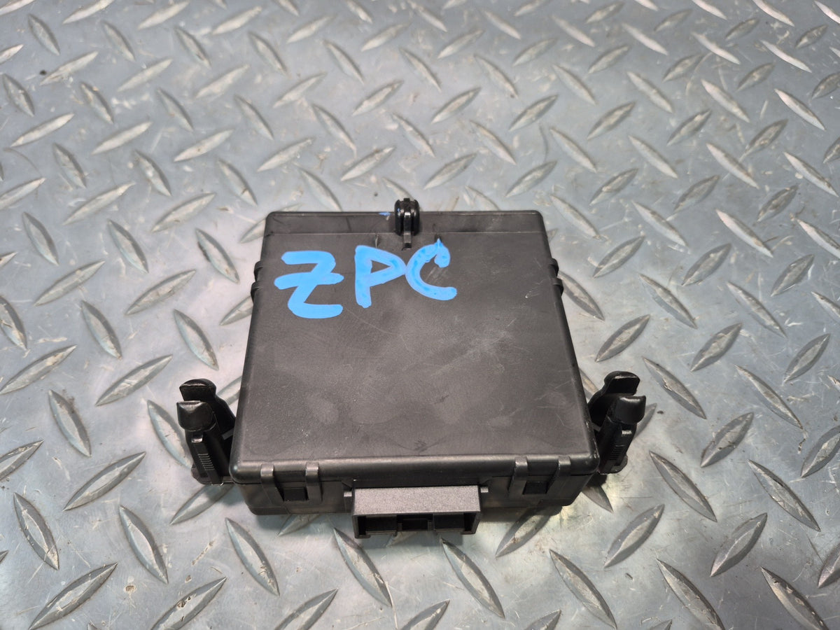 2008-2010 Porsche Cayenne 957 Central Gateway Computer Control Module 7L5907530E