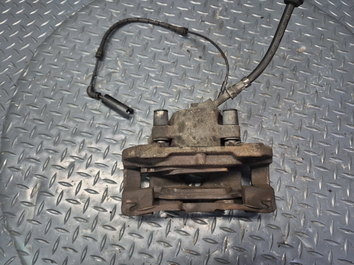 03-05 BMW E85 Z4 RWD Set of 2 Front Left & Right Brake Caliper 101K Miles OEM