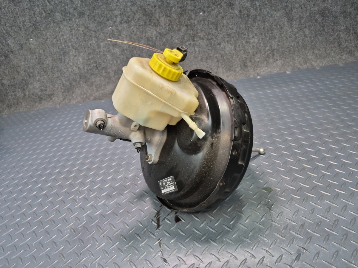 2008-2010 Porsche Cayenne 957 Brake Master Cylinder Booster Fluid Reservoir Tank