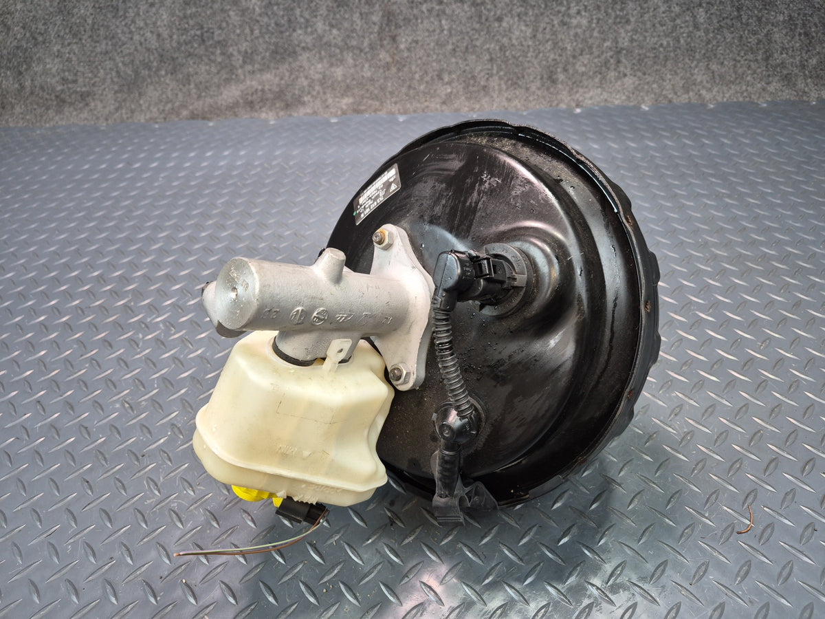 2008-2010 Porsche Cayenne 957 Brake Master Cylinder Booster Fluid Reservoir Tank