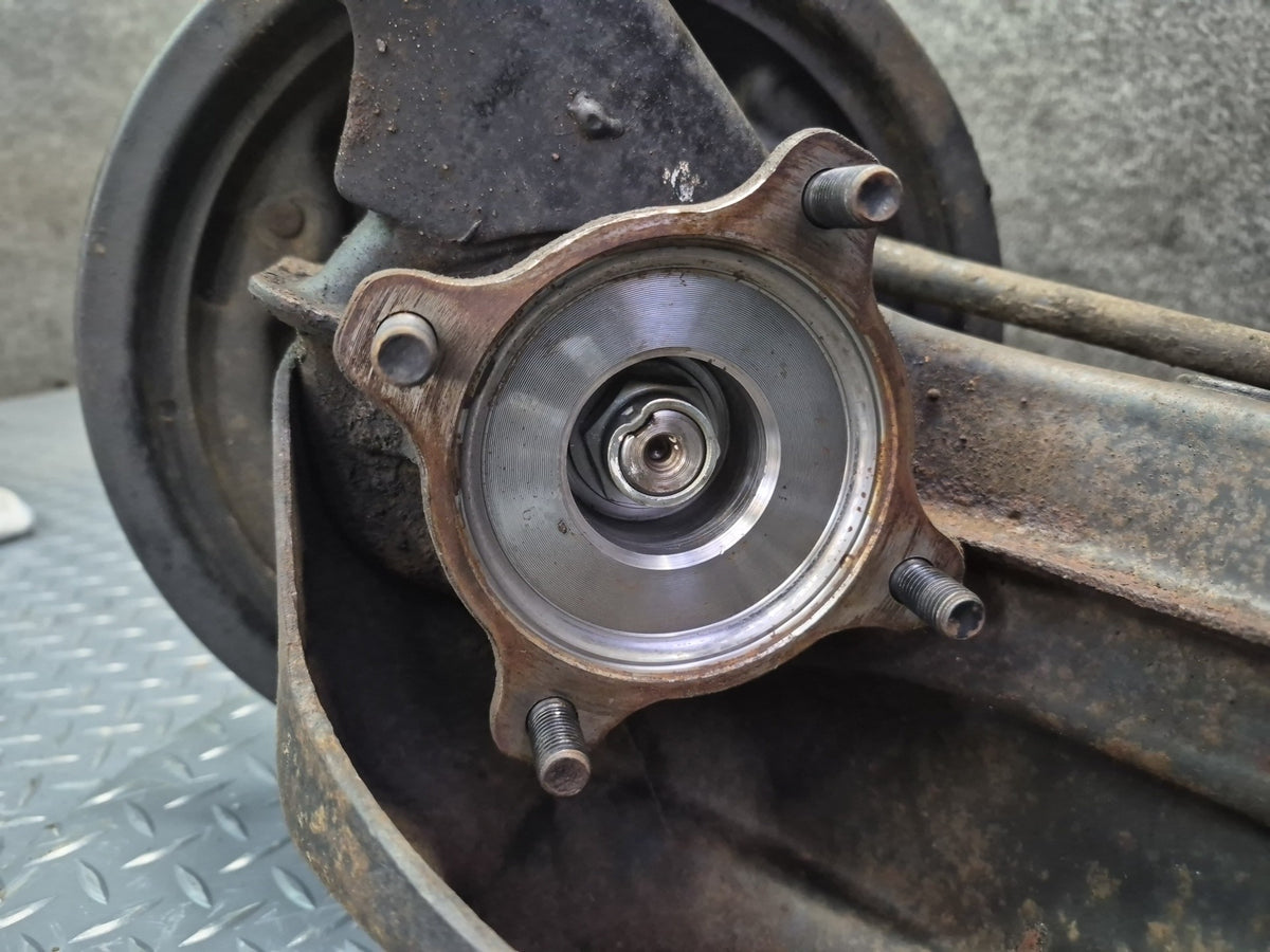83-85 Toyota Celica Gt-s RA65 Convertible Rear Right Knuckle Wheel Hub OEM