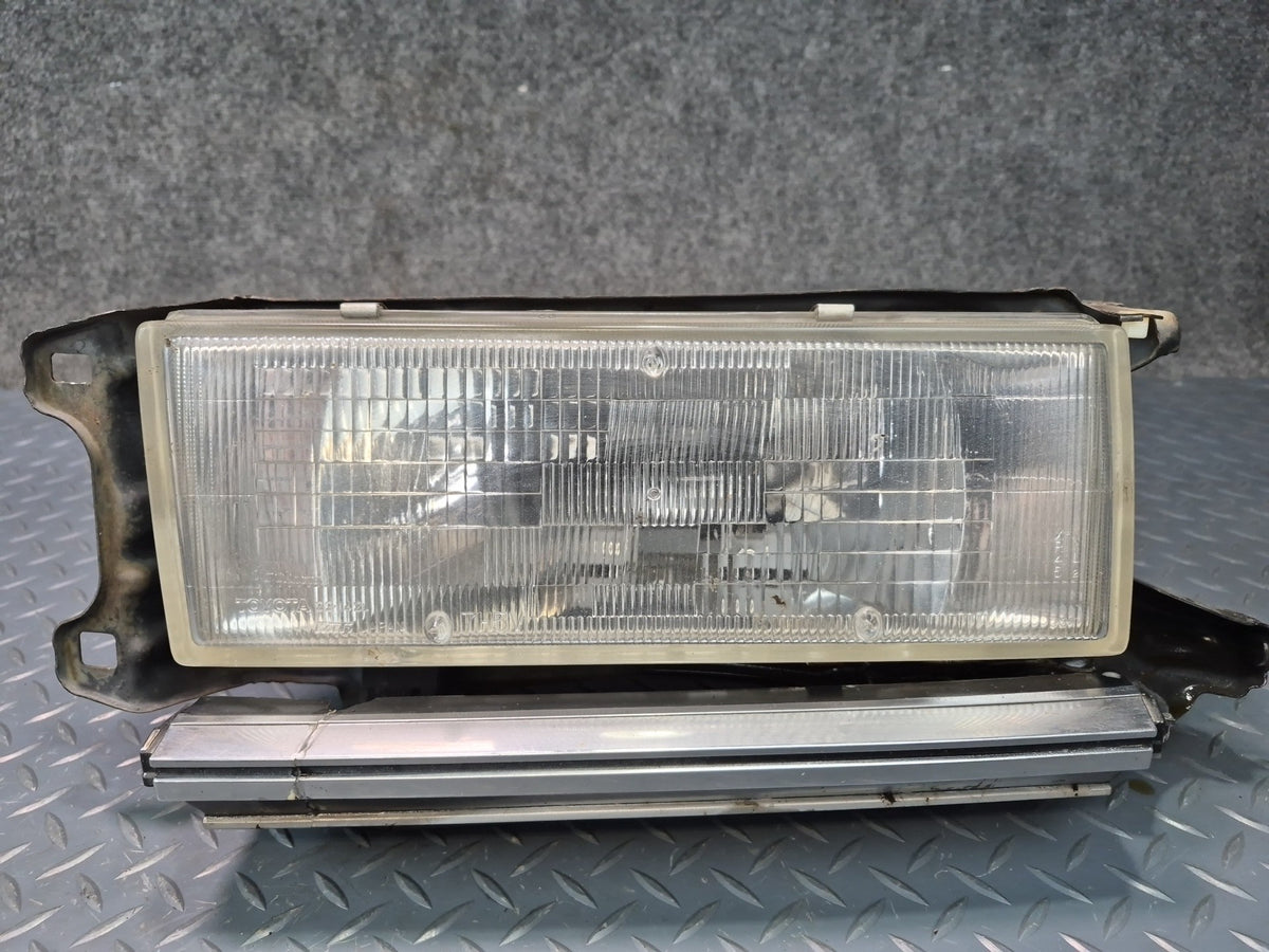 84-86 Toyota Cressida MX73 Front Left & Right Halogen Headlight Lamp Set OEM