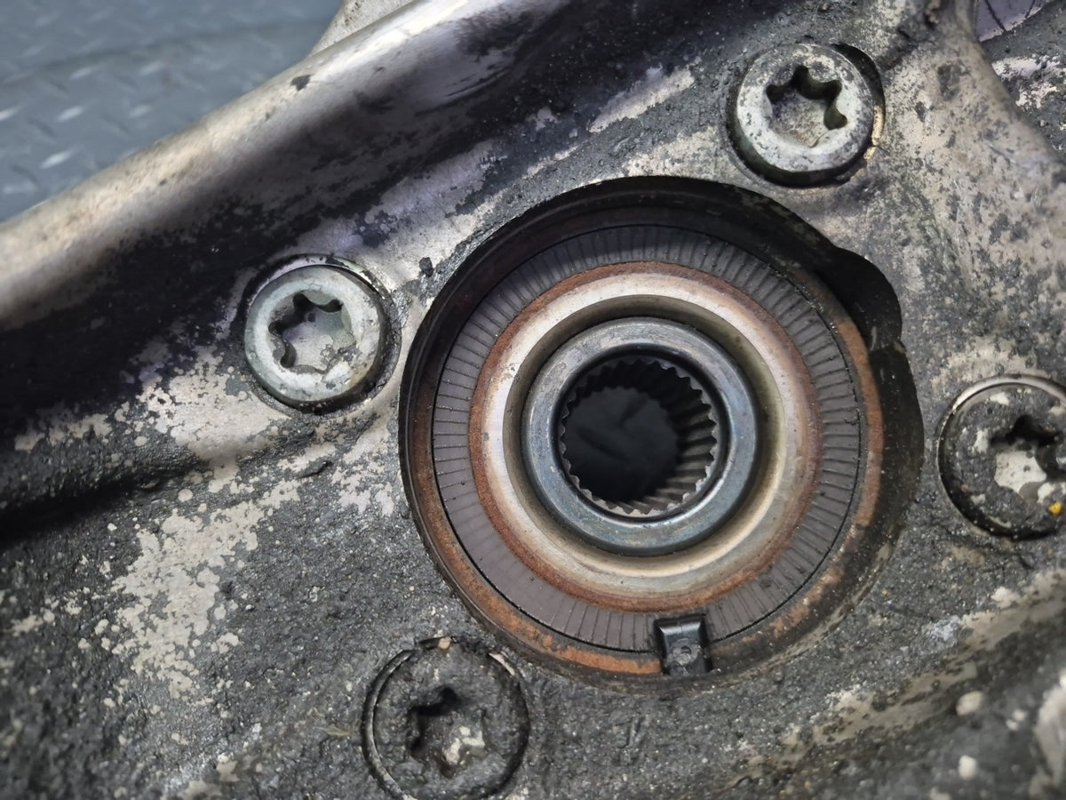 17-19 Alfa Romeo Giulia Q4 AWD Front Right Spindle Knuckle Wheel Hub Bearing OEM