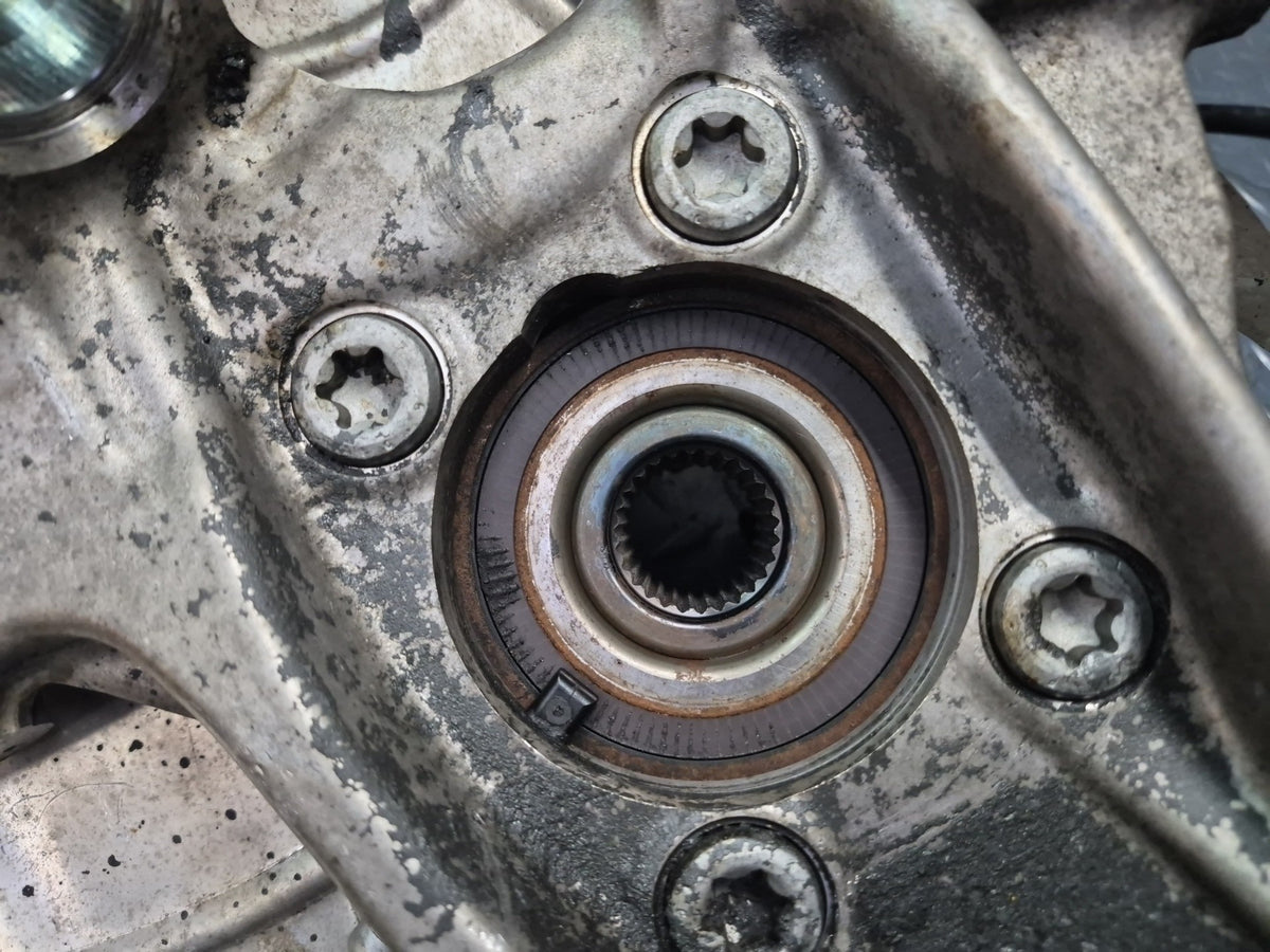 17-19 Alfa Romeo Giulia Q4 AWD Front Left Spindle Knuckle Wheel Hub Bearing OEM