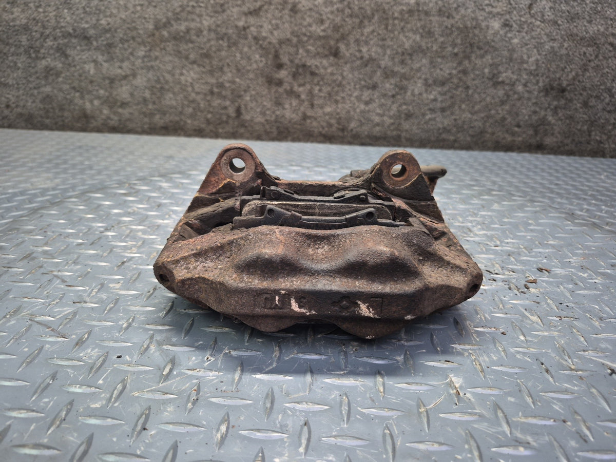 2003-2007 Lexus UZJ100L LX470 AWD Front Left & Right Brake Caliper Set of 2
