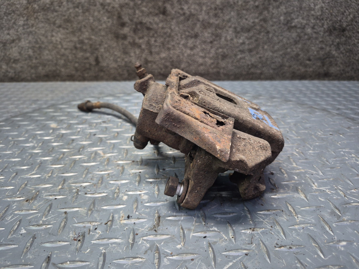 2003-2007 Lexus UZJ100L LX470 AWD Rear Left & Right Brake Caliper Set of 2