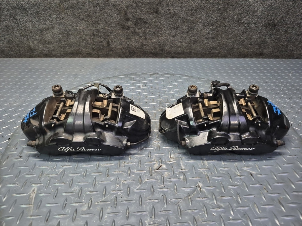 17-22 Alfa Romeo Giulia Q4 952 2.0L AWD Front Left & Right Brake Caliper Set OEM