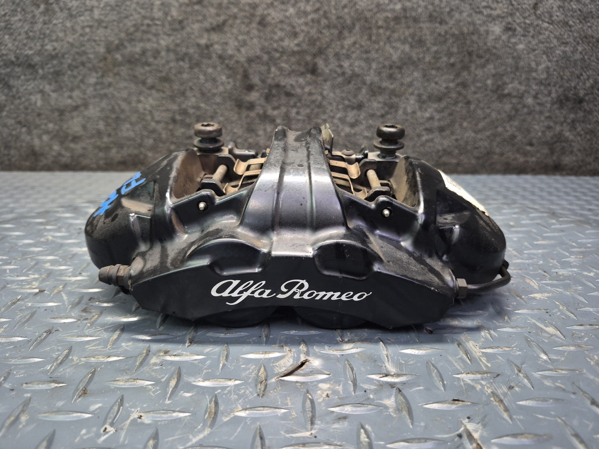 17-22 Alfa Romeo Giulia Q4 952 2.0L AWD Front Left & Right Brake Caliper Set OEM