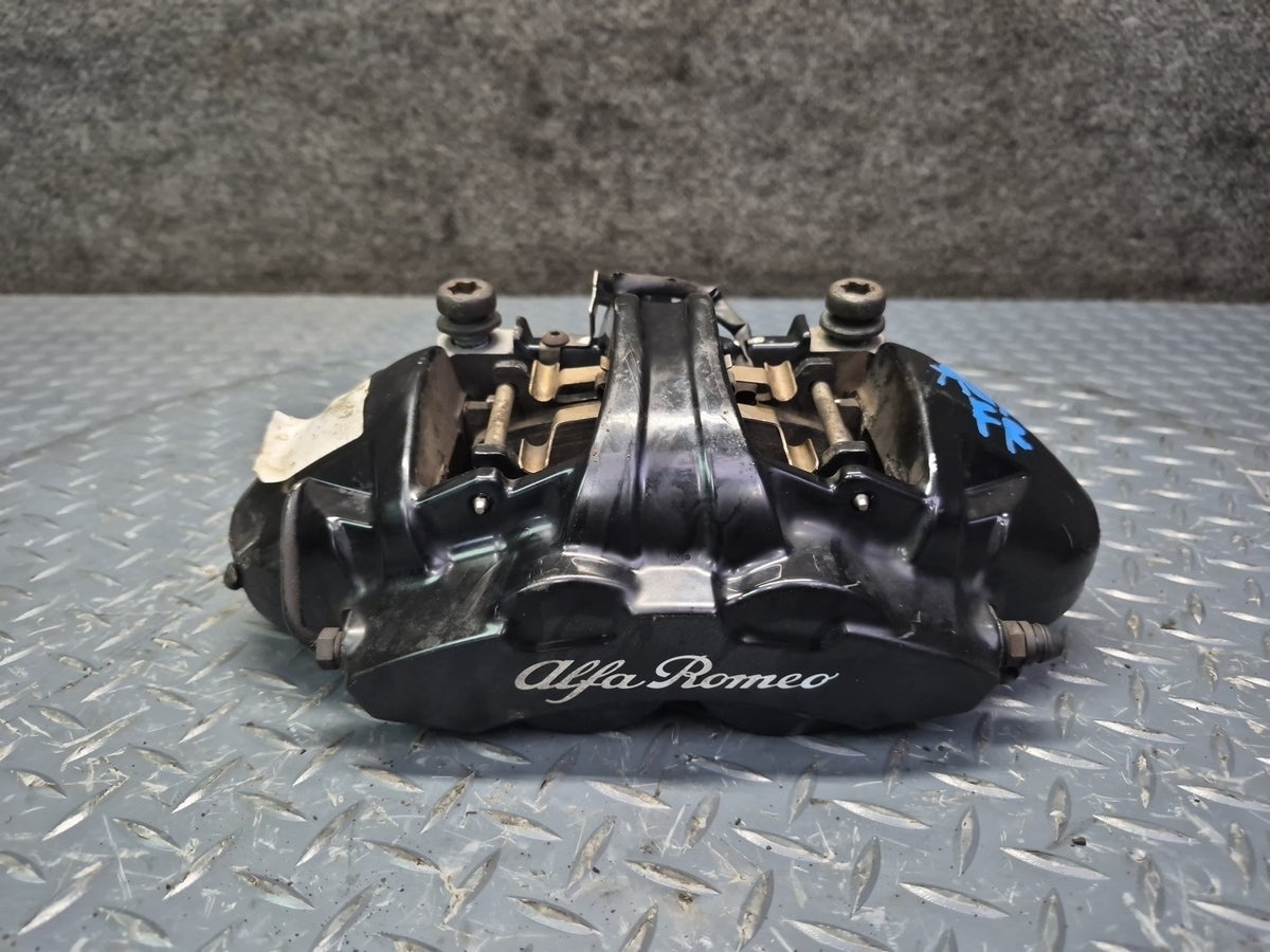 17-22 Alfa Romeo Giulia Q4 952 2.0L AWD Front Left & Right Brake Caliper Set OEM