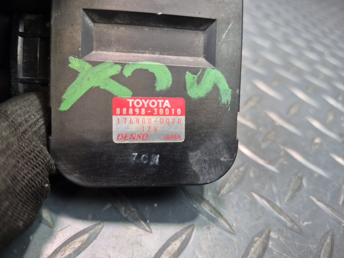 02-05 Lexus UZZ40L SC430 Air Smog Ventilation Sensor Module 88898-30010 OEM