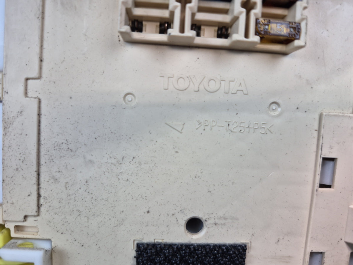 02-05 Lexus UZZ40L SC430 Front Left Dashboard Fuse Box Module 82730-24010 OEM