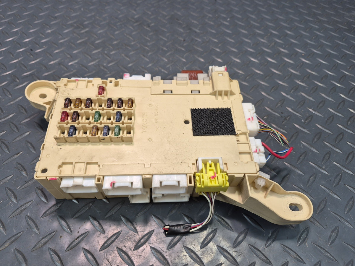 02-05 Lexus UZZ40L SC430 Front Left Dashboard Fuse Box Module 82730-24010 OEM