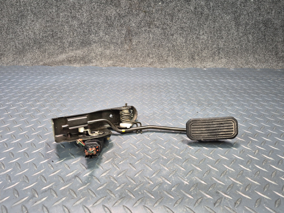 02-10 Lexus UZZ40L SC430 Gas Accelerator Throttle Pedal w Position Sensor OEM