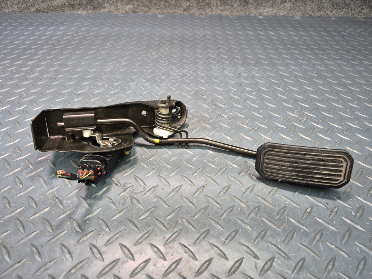 02-10 Lexus UZZ40L SC430 Gas Accelerator Throttle Pedal w Position Sensor OEM