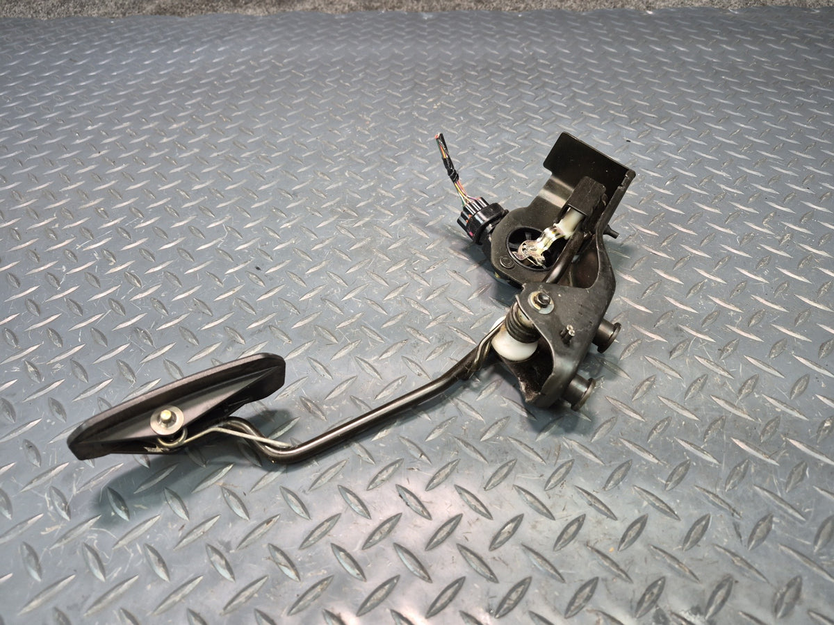 02-10 Lexus UZZ40L SC430 Gas Accelerator Throttle Pedal w Position Sensor OEM