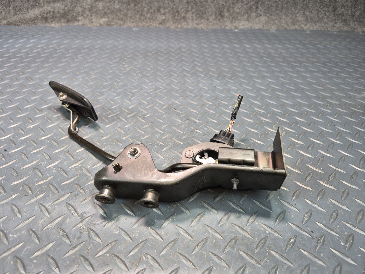 02-10 Lexus UZZ40L SC430 Gas Accelerator Throttle Pedal w Position Sensor OEM