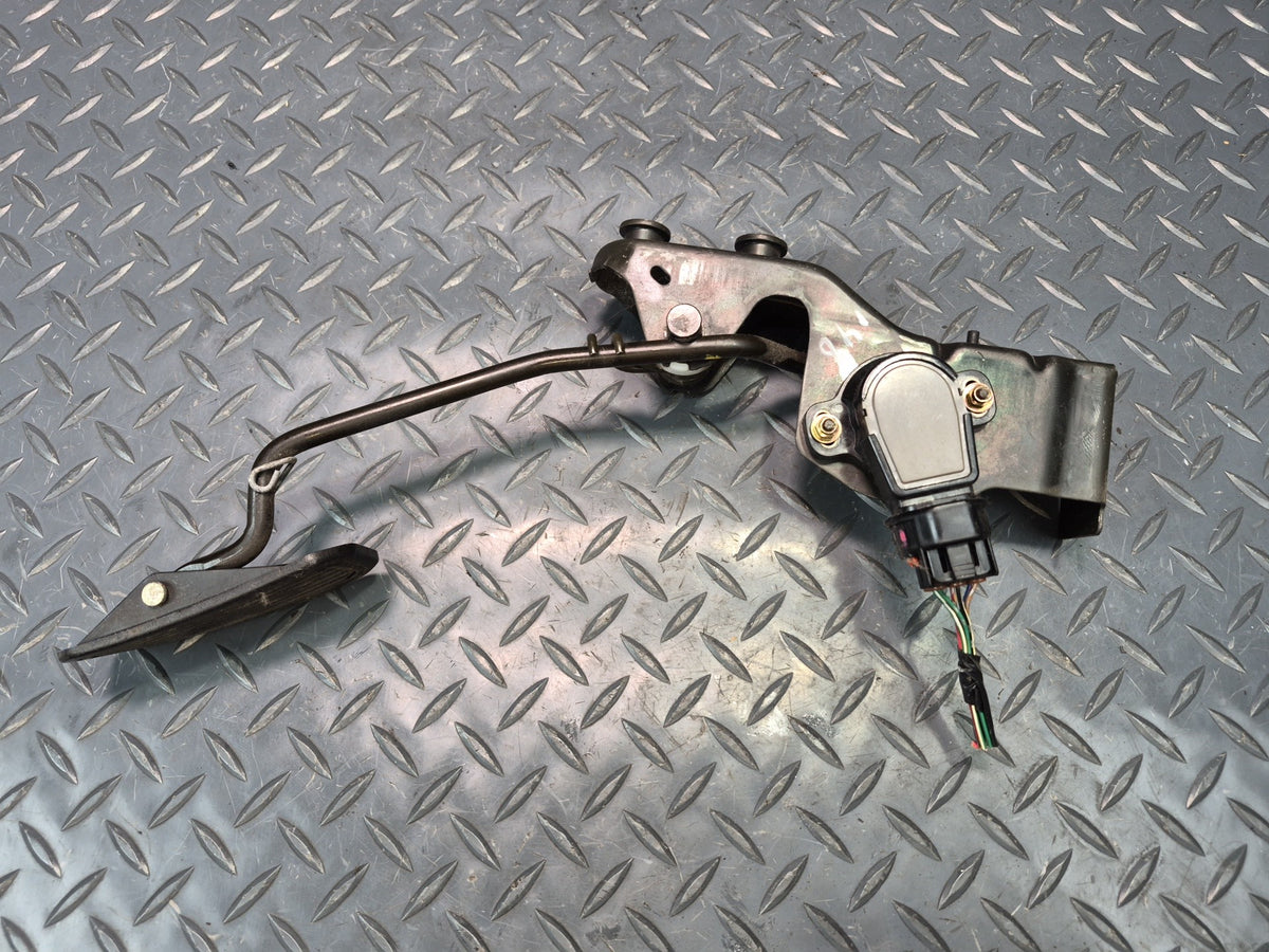 02-10 Lexus UZZ40L SC430 Gas Accelerator Throttle Pedal w Position Sensor OEM
