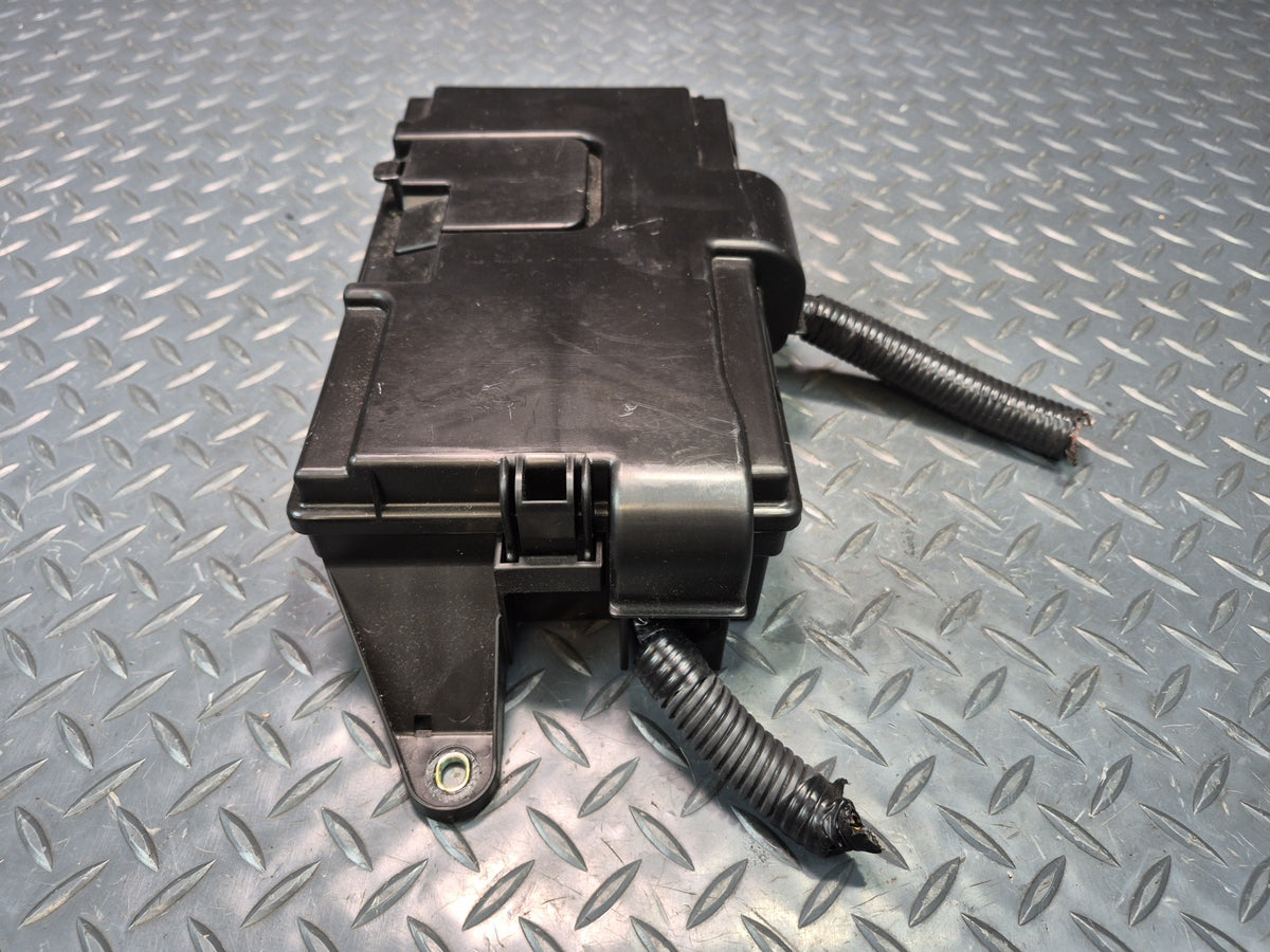 02-03 Lexus UZZ40L SC430 Rear Trunk Fuse Relay Box Module 82670-24090 OEM