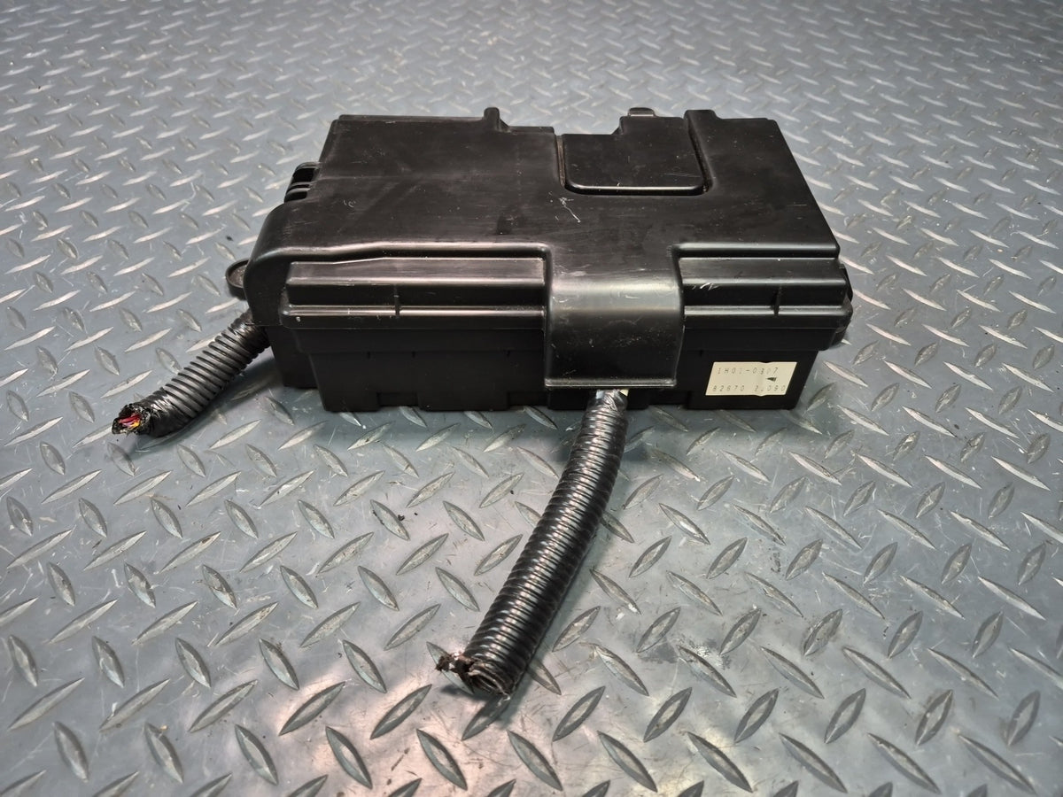 02-03 Lexus UZZ40L SC430 Rear Trunk Fuse Relay Box Module 82670-24090 OEM