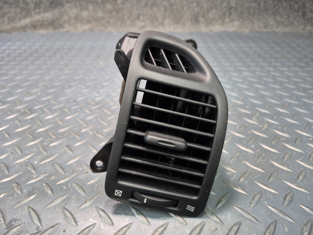02-10 Lexus UZZ40L SC430 Set of 2 Dash Front Left & Right A/C Air Vent OEM
