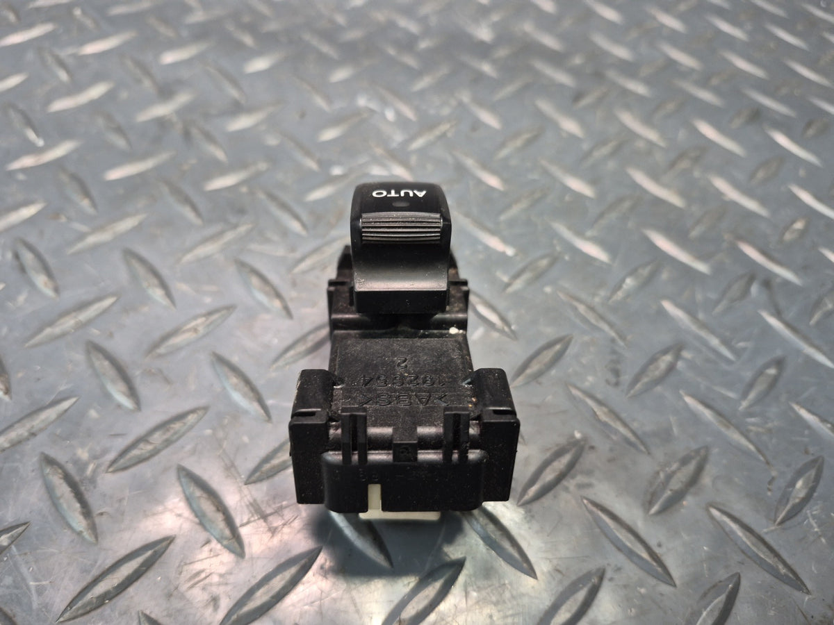 02-10 Lexus UZZ40L SC430 Front Right Door Window Control Switch OEM