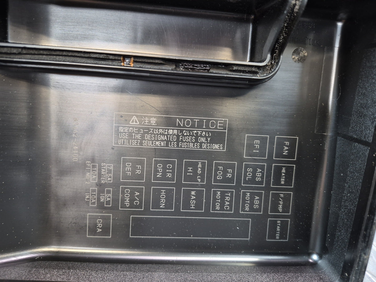 02-05 Lexus UZZ40L SC430 Engine Bay Relay Fuse Box OEM