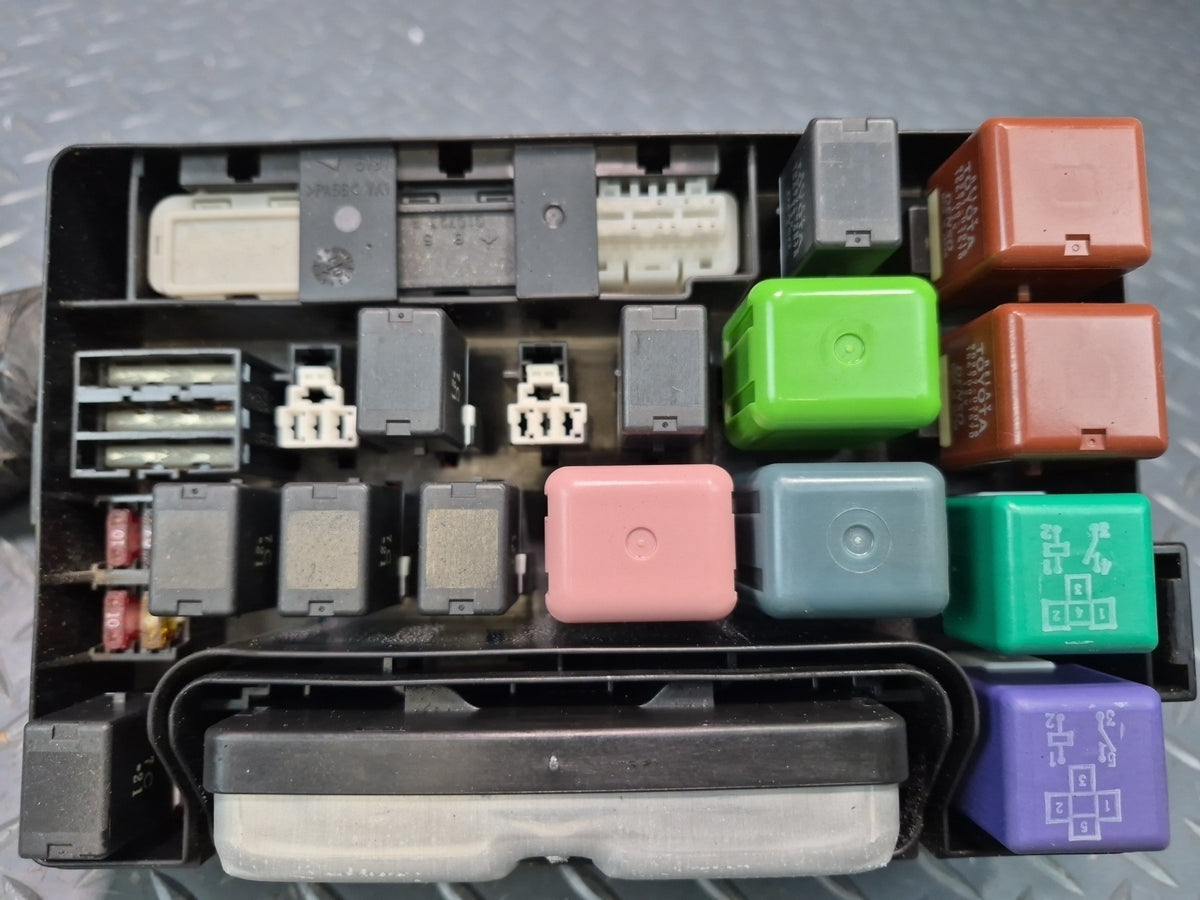 02-05 Lexus UZZ40L SC430 Engine Bay Relay Fuse Box OEM