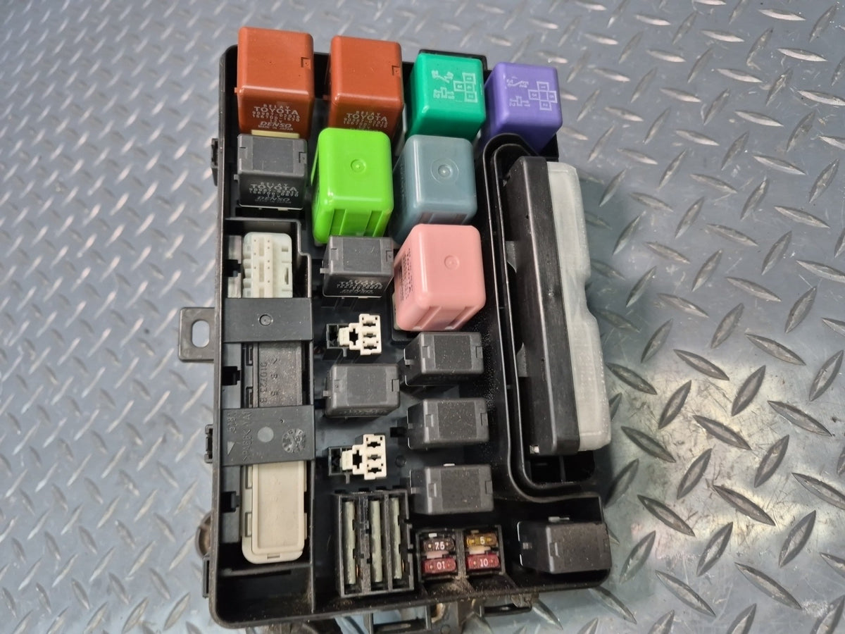 02-05 Lexus UZZ40L SC430 Engine Bay Relay Fuse Box OEM