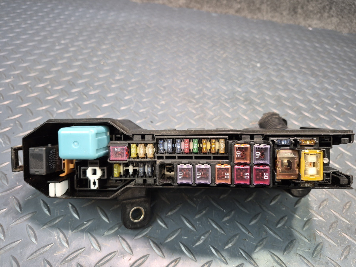 02-05 Lexus UZZ40L SC430 Engine Bay Front Right Fuse Relay Box Module OEM