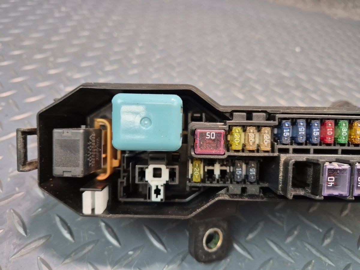 02-05 Lexus UZZ40L SC430 Engine Bay Front Right Fuse Relay Box Module OEM