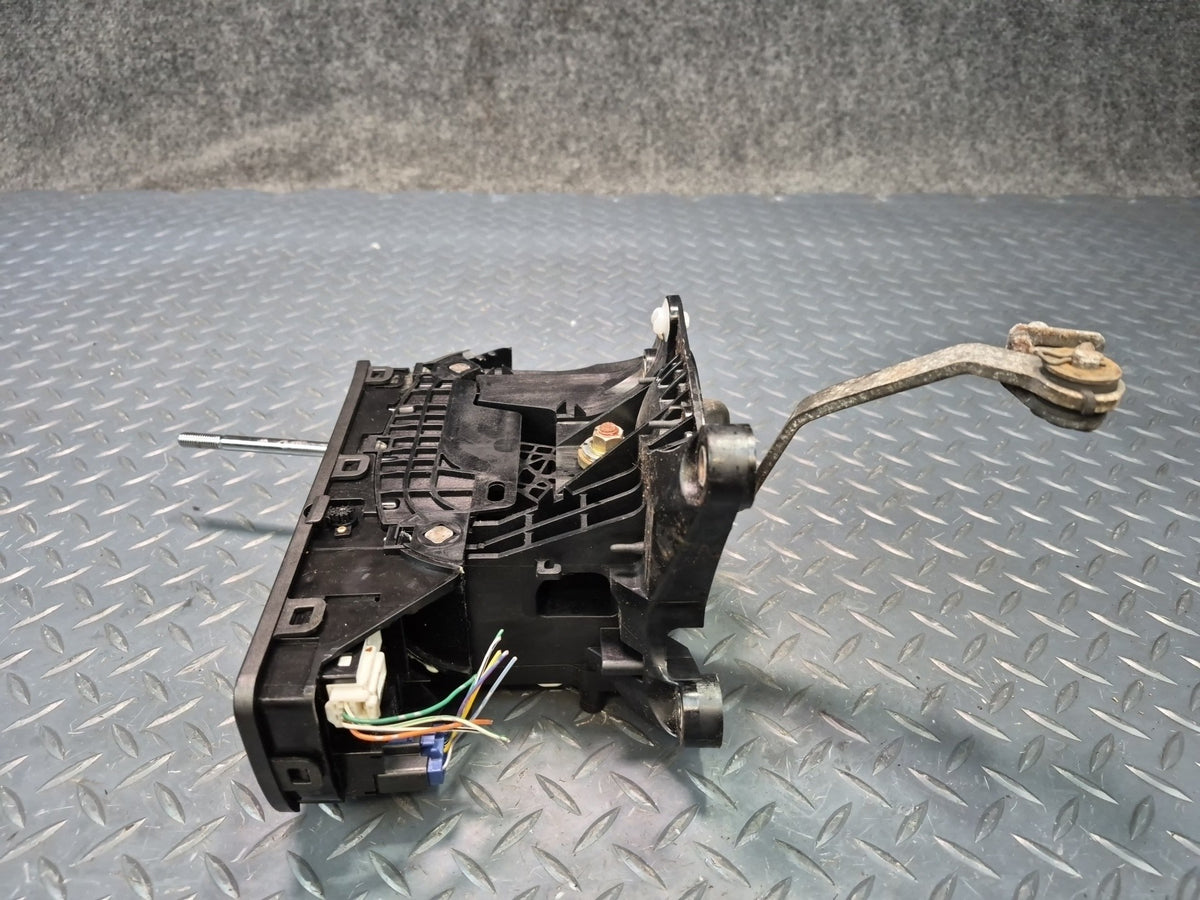 02-05 Lexus UZZ40L SC430 A/T Automatic Transmission Shifter OEM
