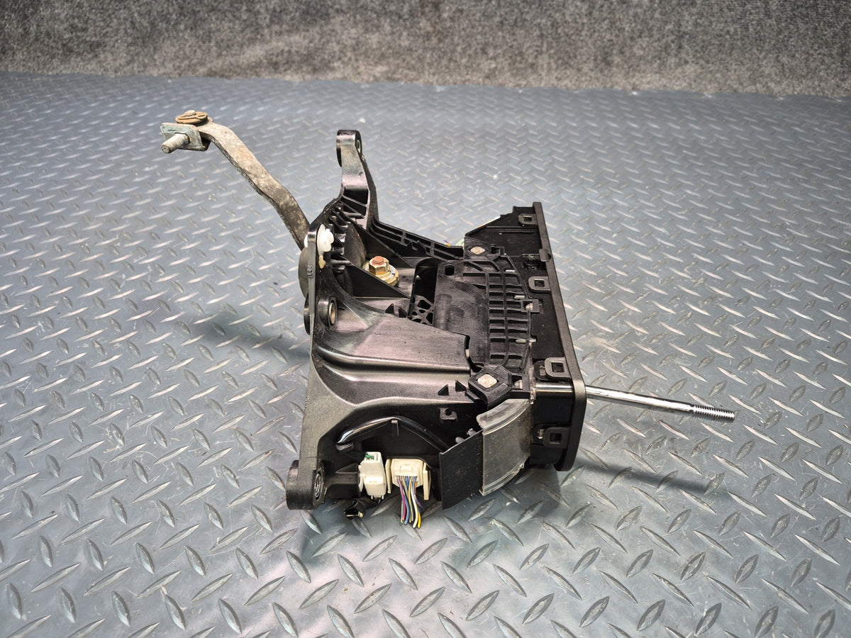 02-05 Lexus UZZ40L SC430 A/T Automatic Transmission Shifter OEM
