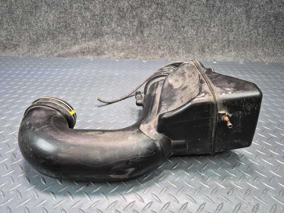 2003-2005 Lexus UZJ120L GX470 Air Intake Resonator Hose Pipe Line