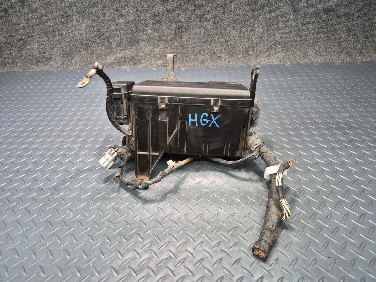 2003-2005 Lexus UZJ120L GX470 Engine Bay Fuse Relay Box Module Unit