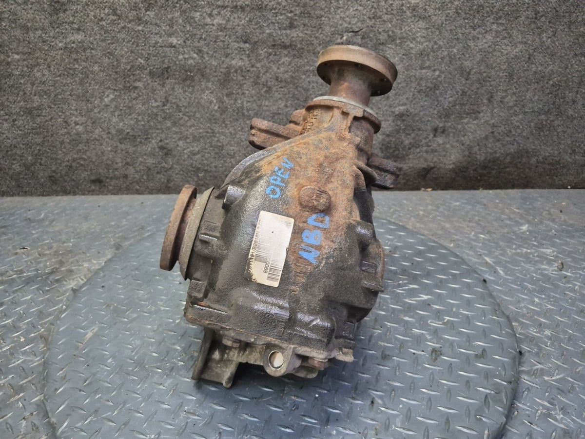 01-06 BMW E46 330i 330Ci M/T Rear Differential Carrier 3.07 Ratio 7511191 OEM
