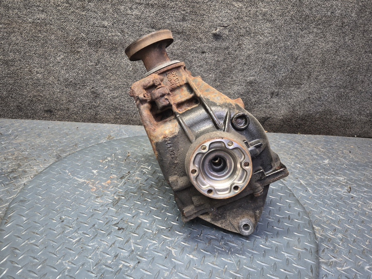 01-06 BMW E46 330i 330Ci M/T Rear Differential Carrier 3.07 Ratio 7511191 OEM