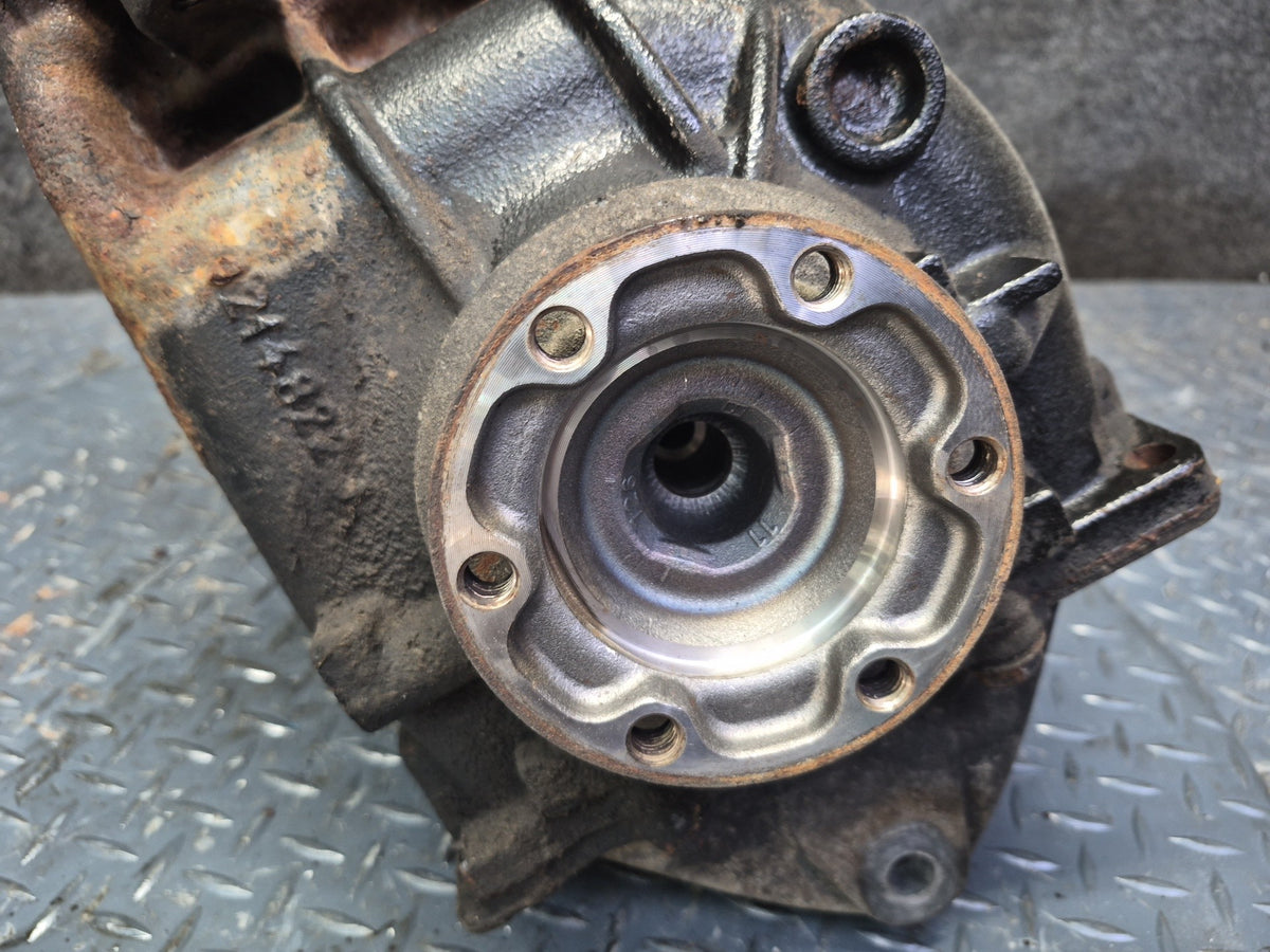 01-06 BMW E46 330i 330Ci M/T Rear Differential Carrier 3.07 Ratio 7511191 OEM