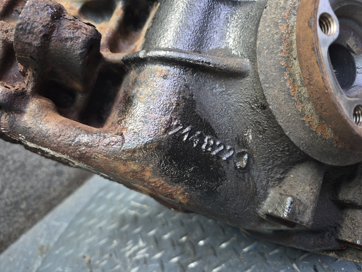01-06 BMW E46 330i 330Ci M/T Rear Differential Carrier 3.07 Ratio 7511191 OEM