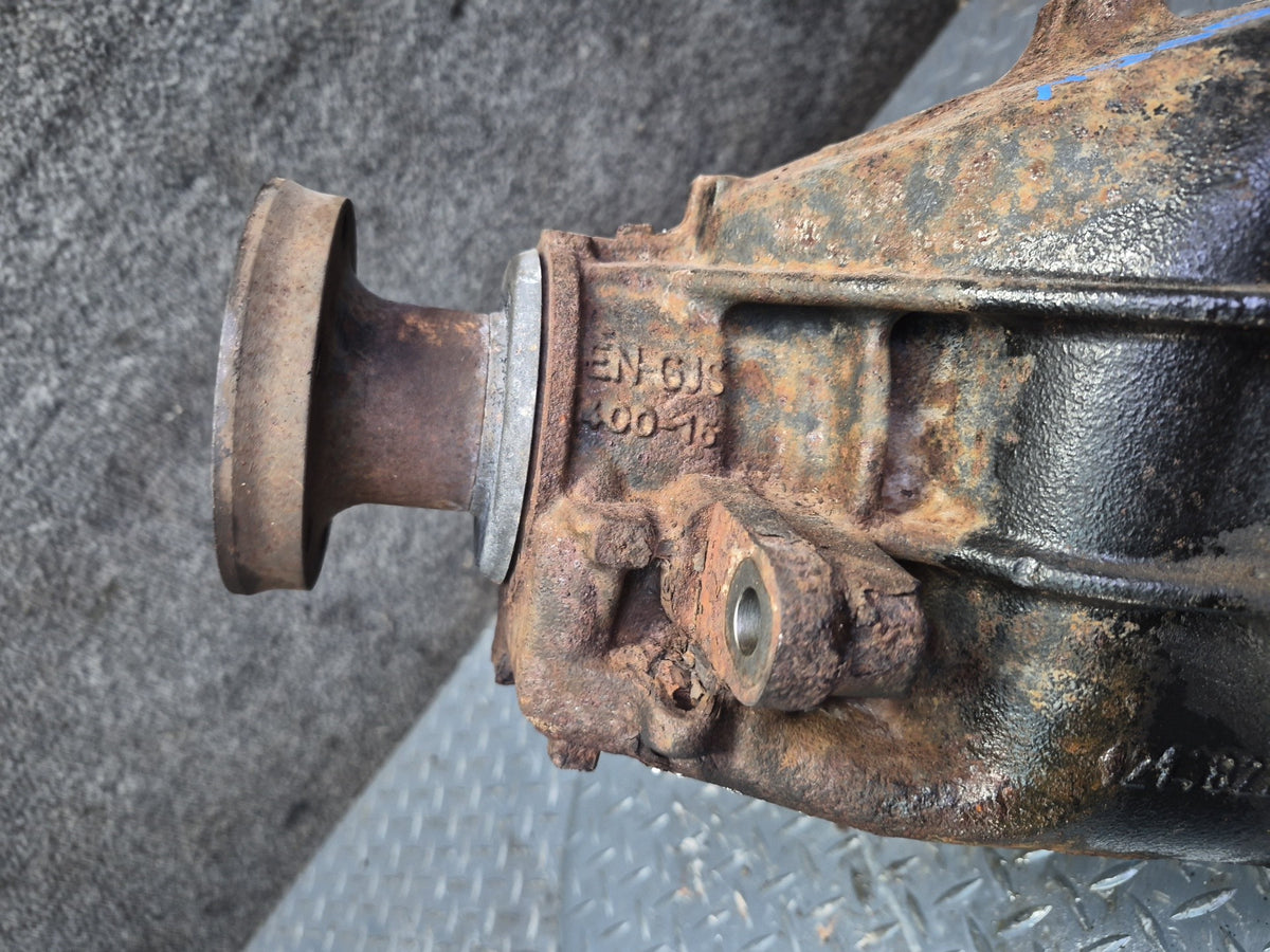 01-06 BMW E46 330i 330Ci M/T Rear Differential Carrier 3.07 Ratio 7511191 OEM