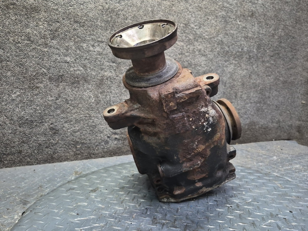 01-06 BMW E46 330i 330Ci M/T Rear Differential Carrier 3.07 Ratio 7511191 OEM
