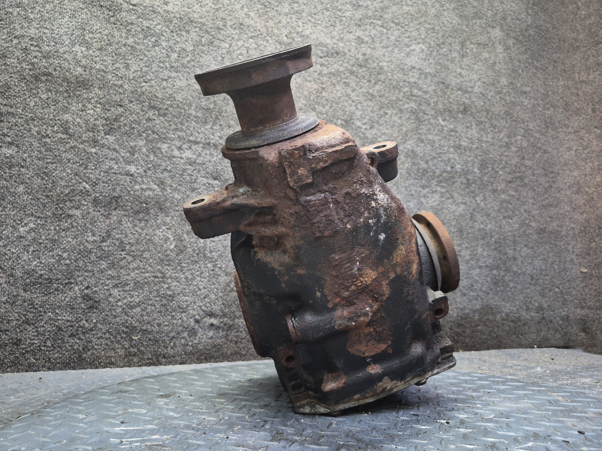 01-06 BMW E46 330i 330Ci M/T Rear Differential Carrier 3.07 Ratio 7511191 OEM