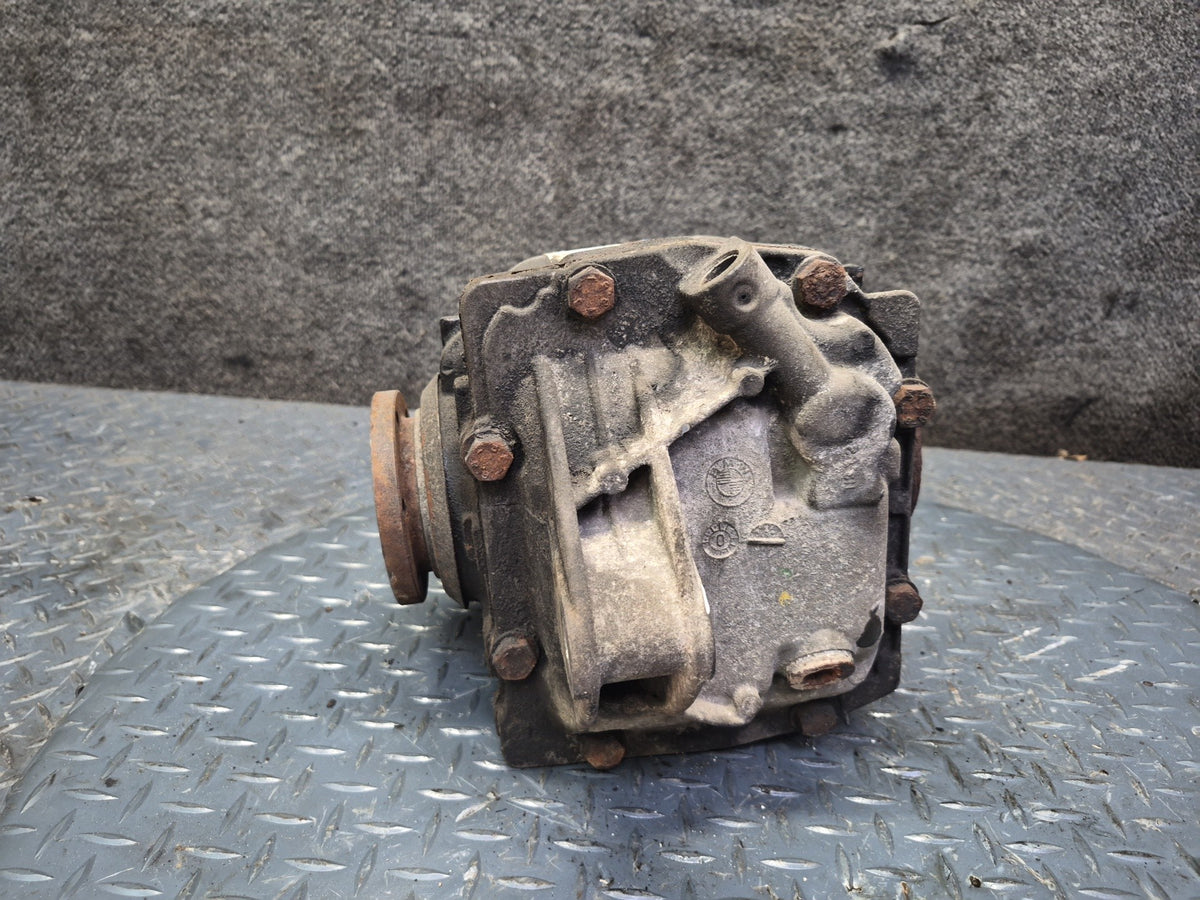01-06 BMW E46 330i 330Ci M/T Rear Differential Carrier 3.07 Ratio 7511191 OEM
